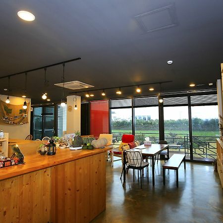 Dongdong Guesthouse เมืองเชจู ภายนอก รูปภาพ