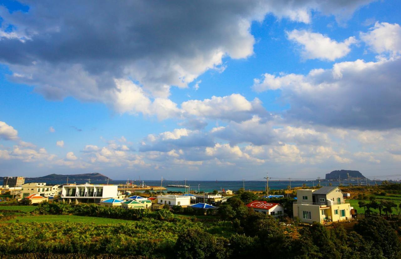 Dongdong Guesthouse เมืองเชจู ภายนอก รูปภาพ